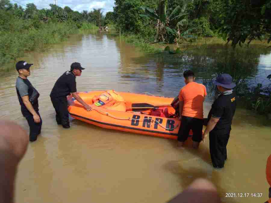 BPBD Kutim Terjunkan 5 Personil Bantu Penanganan Banjir di Wahau dan Kongbeng
