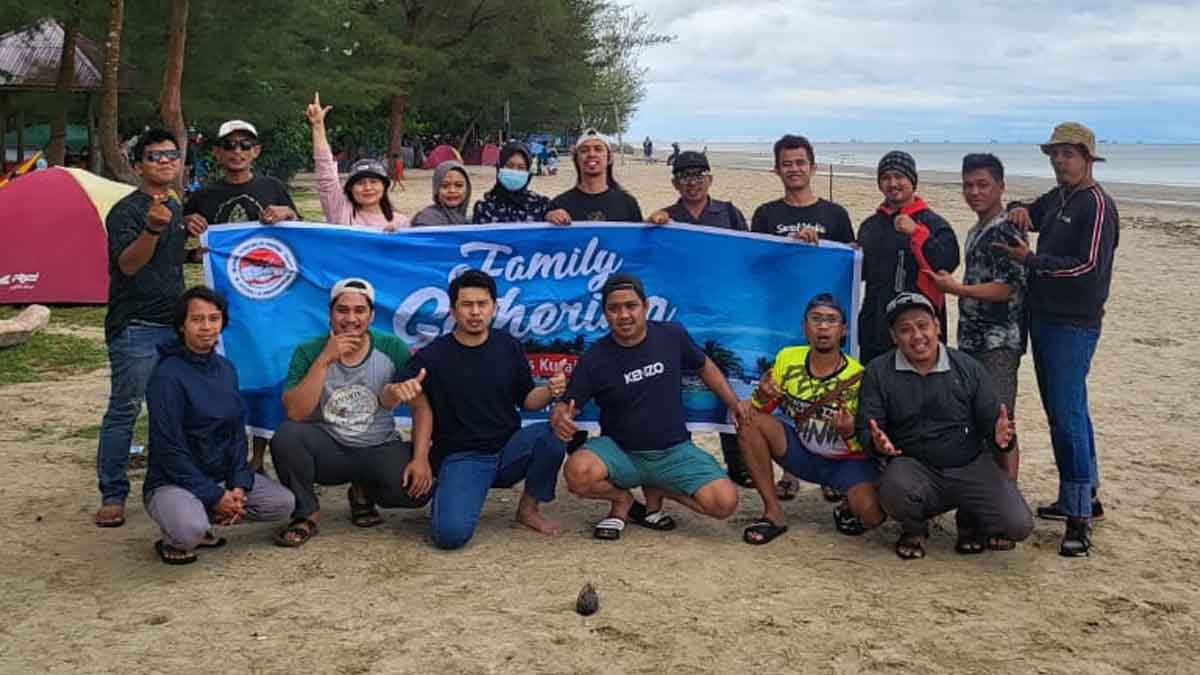 Sinergitas AJKT Dengan FJB, Family Gathering Bersama ke Pantai Panrita Lopi